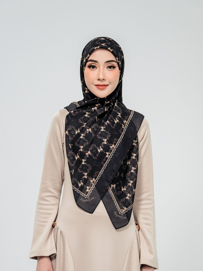 BAWAL WITH HER IN VIVIANA