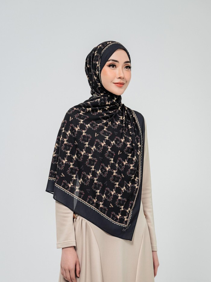 SHAWL WITH HER IN VIVIANA