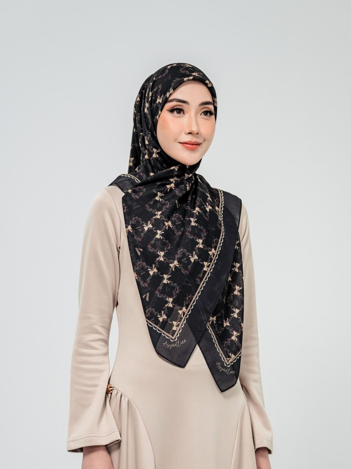 BAWAL WITH HER IN VIVIANA