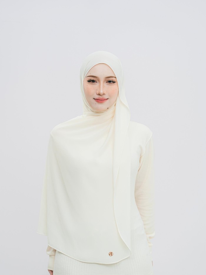 SHAWL DARLING DIAMOND CHIFFON IN CREAMY WHITE