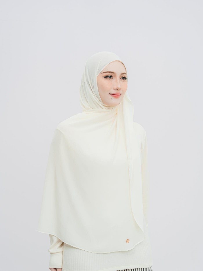SHAWL DARLING DIAMOND CHIFFON IN CREAMY WHITE