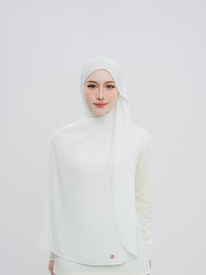 SHAWL DARLING DIAMOND CHIFFON IN PEARL WHITE
