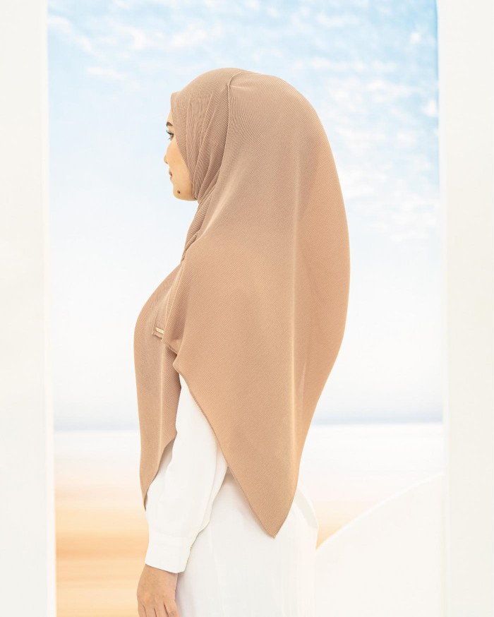Hayyan Pleated Shawl (Royal)