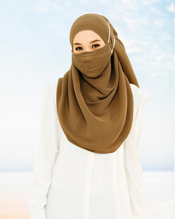 Hayyan Pleated Combo (Emperor Green)