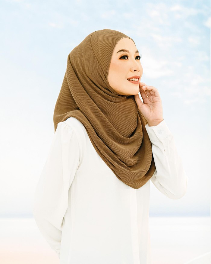 Hayyan Pleated Combo (Emperor Green)